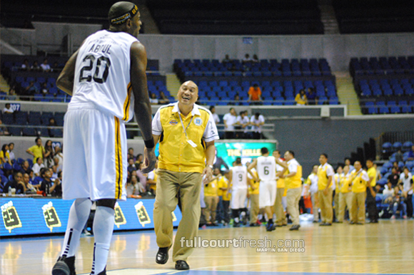 UST Head coach Pido Jarencio crosses the entire court as Abdul is left behind after a time out is called in the last minutes of their match against UE. Martin San Diego | FCF