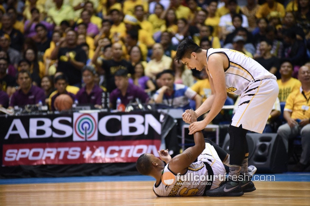uaap-78-semis-ust-tigers-def-nu-bulldogs-30