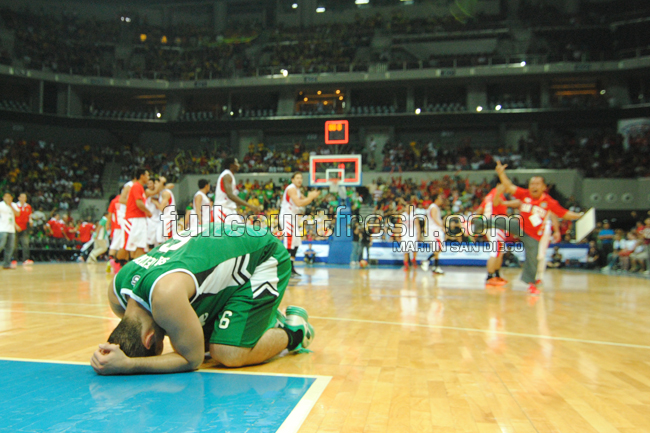 2013-06-22-ncaa88-saavedra-msd Benilde swingman Fons Saavedra kneels in agony, as San Beda celebrates their opening day victory over the Blazers. (FCF / Martin San Diego)